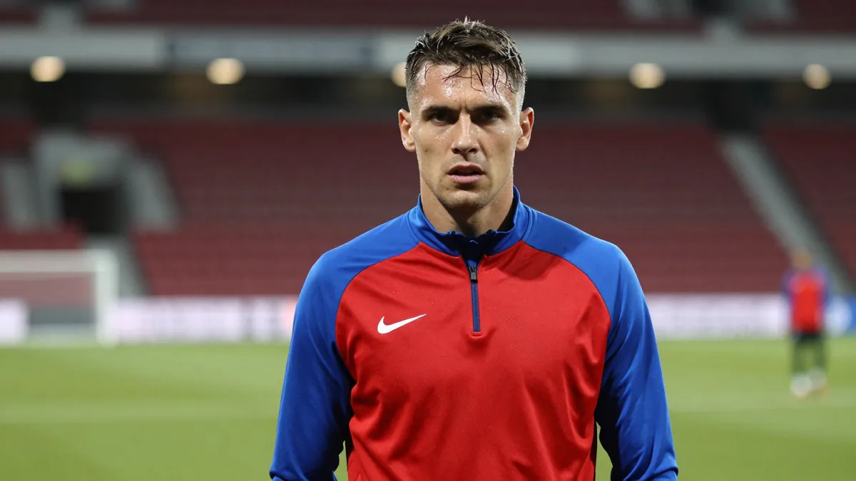 SC Heerenveen's trainer Dick Lukkien kritiseert het gedrag van de Griekse ploeg Volos NFC na een onvriendelijke wedstrijd...