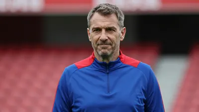 In een onverwachte beslissing, heeft trainer Robin Veldman de aanvoerder van Heerenveen aangepast