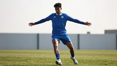 Verdediger Mees Hilgers speelde donderdag een halfuur mee in de 2-2 oefenwedstrijd tegen Telstar, zijn eerste actie sinds...